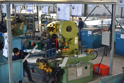 Quais são os principais componentes das cadeiras de rodas elétricas e sua com...